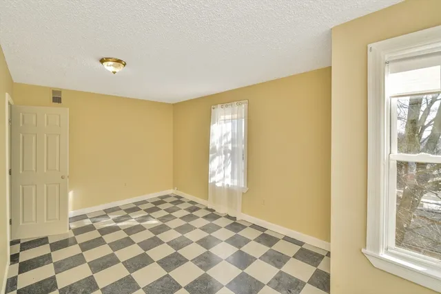 $2,800 | 189 North Warren Avenue, Unit 3, Brockton, MA 02301