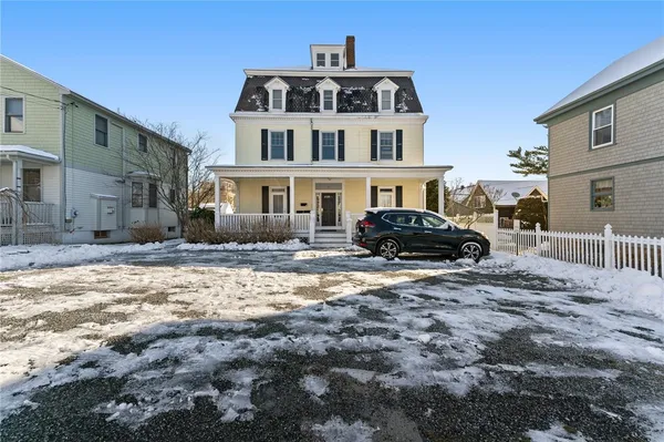 $3,500 | 15 Narragansett Avenue, Unit 2, Newport, RI 02840