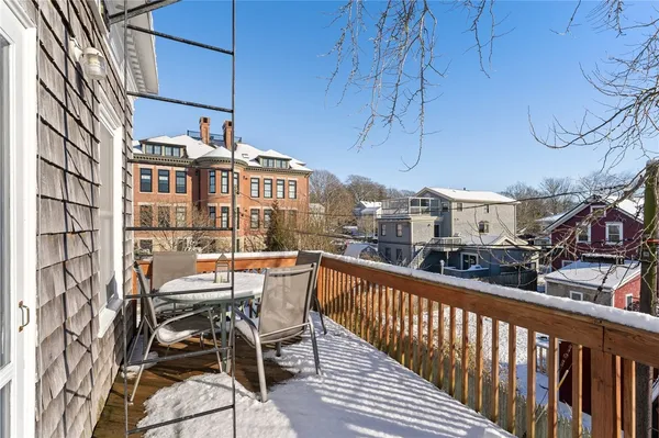 $3,500 | 15 Narragansett Avenue, Unit 2, Newport, RI 02840