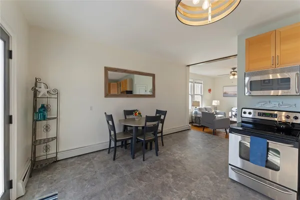 $3,500 | 15 Narragansett Avenue, Unit 2, Newport, RI 02840