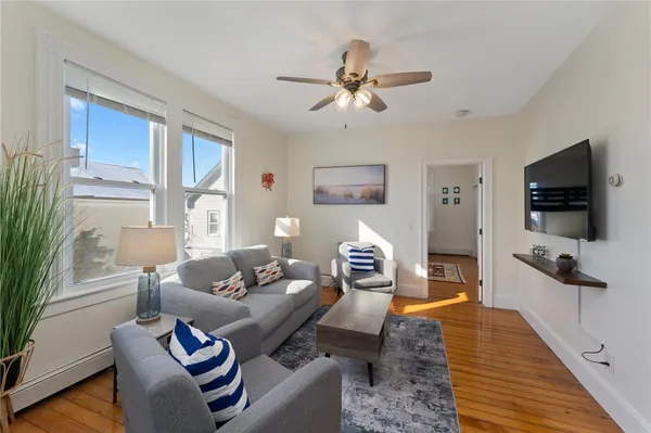 $3,500 | 15 Narragansett Avenue, Unit 2, Newport, RI 02840