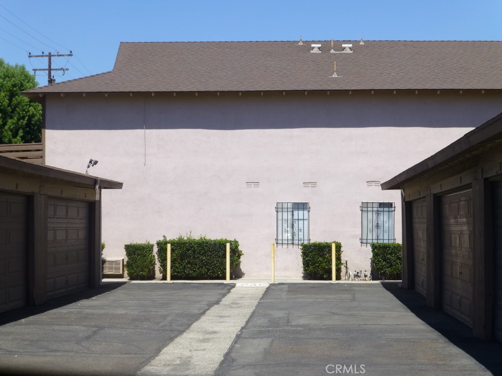 2134 South Acama Street Anaheim, CA 92802 - Photo 13 of 38 a backyard of a house with yard and outdoor seating