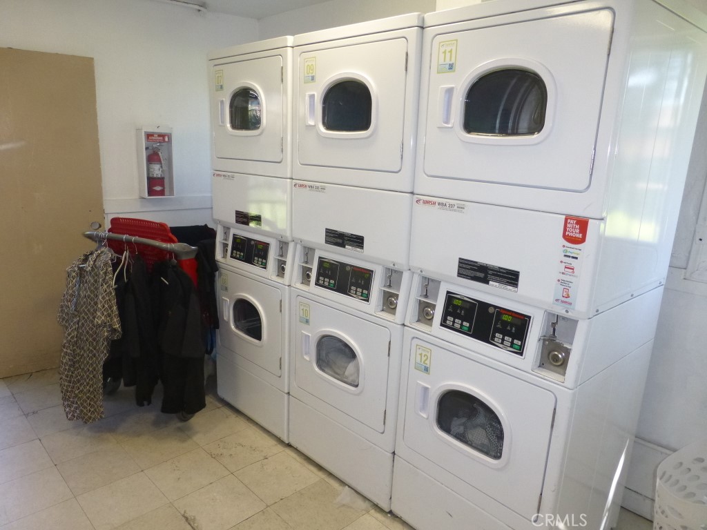 2134 South Acama Street Anaheim, CA 92802 - Photo 20 of 38 a utility room with dryer and washer