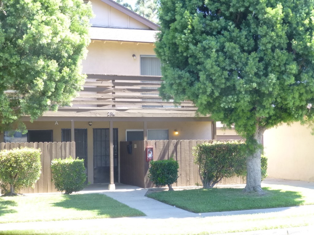 2134 South Acama Street Anaheim, CA 92802 - Photo 4 of 38 front view of house with a yard
