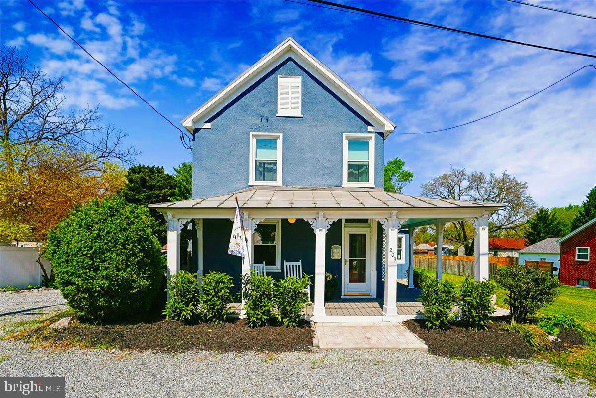 A charming & fully restored home in Berryville!