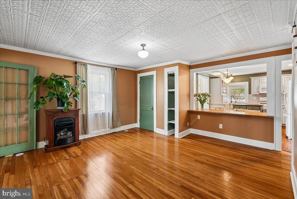 209 Rice Street Berryville, VA 22611 - Photo 13 of 67 Dining Room w/storage closet and wine/bar nook