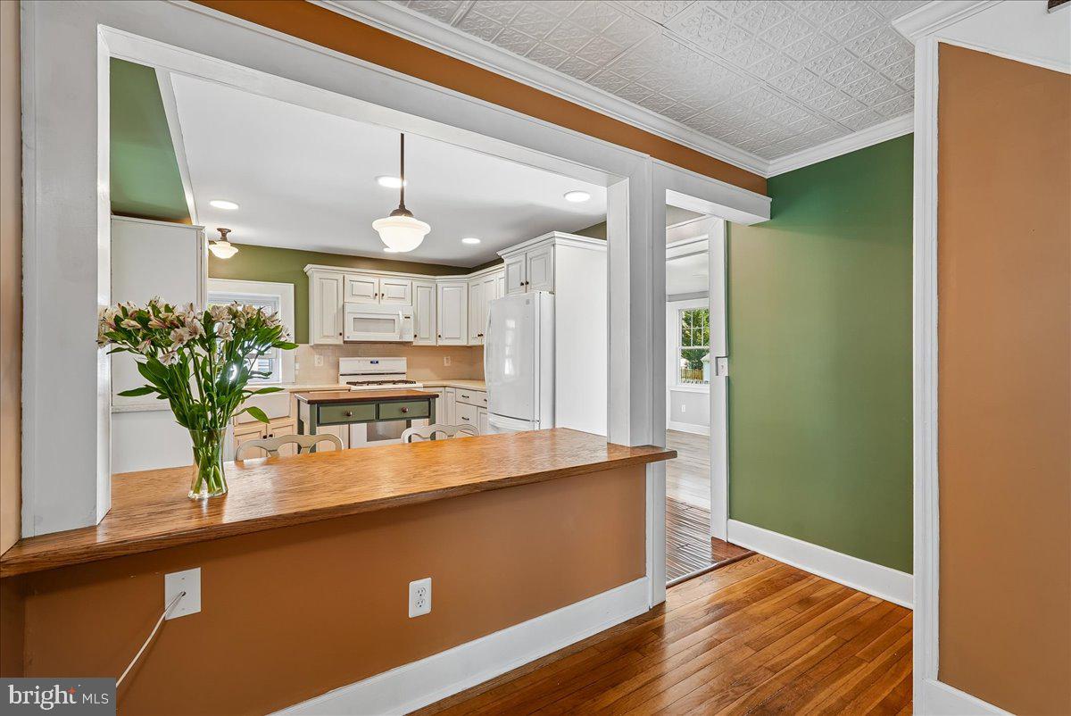 209 Rice Street Berryville, VA 22611 - Photo 16 of 67 Breakfast Bar