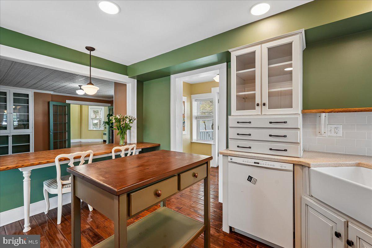 209 Rice Street Berryville, VA 22611 - Photo 22 of 67 Kitchen with farmhouse sink