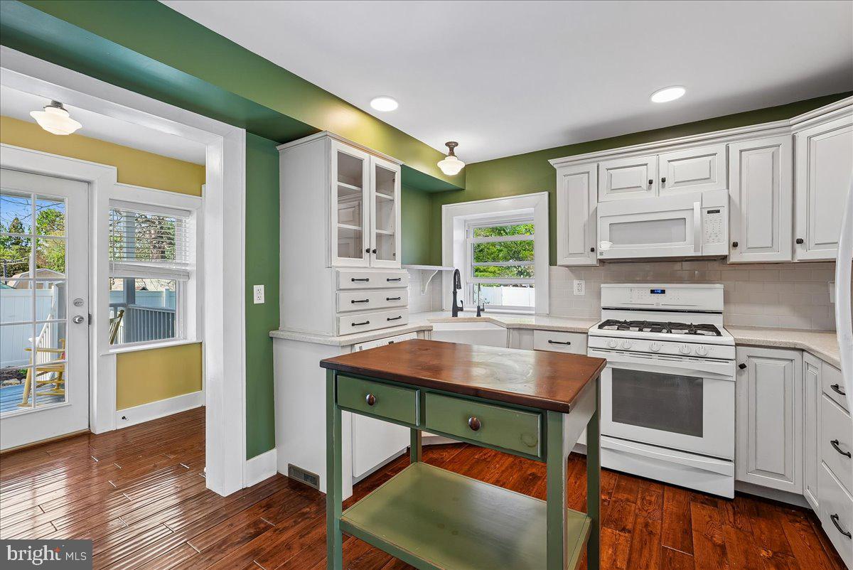209 Rice Street Berryville, VA 22611 - Photo 23 of 67 Kitchen opens to mudroom