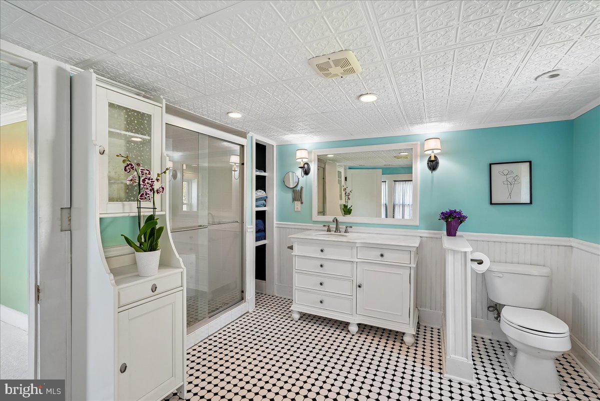 209 Rice Street Berryville, VA 22611 - Photo 32 of 67 Full Bathroom w/walk-in shower