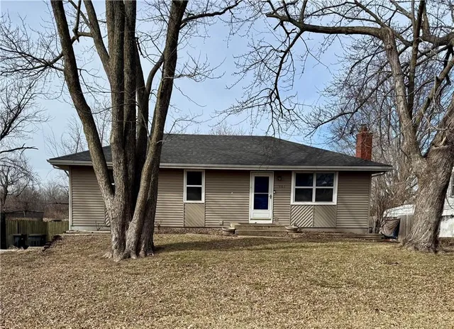 $219,000 | 902 Southwest Locust Street, Oak Grove, MO 64075