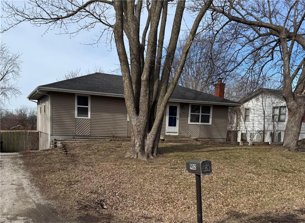 902 Southwest Locust Street Oak Grove, MO 64075 - Photo 2 of 3