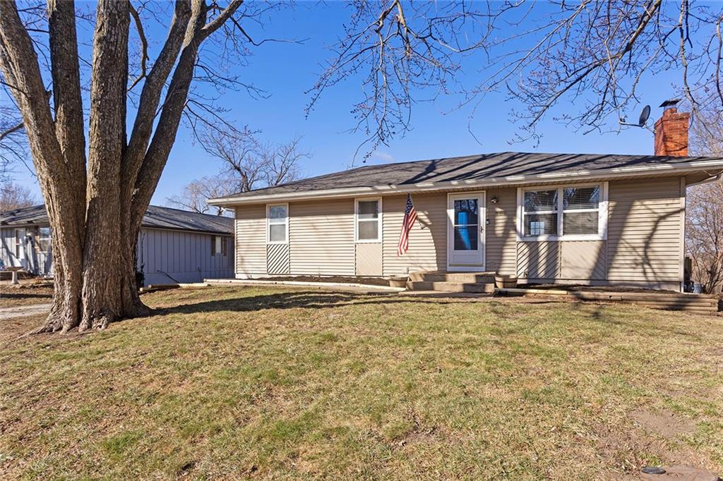 902 Southwest Locust Street Oak Grove, MO 64075 - Photo 2 of 40