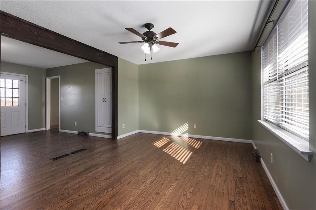 902 Southwest Locust Street Oak Grove, MO 64075 - Photo 4 of 40