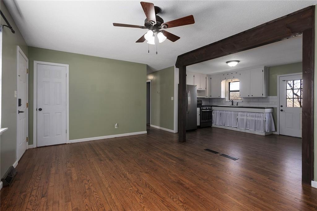 902 Southwest Locust Street Oak Grove, MO 64075 - Photo 5 of 40