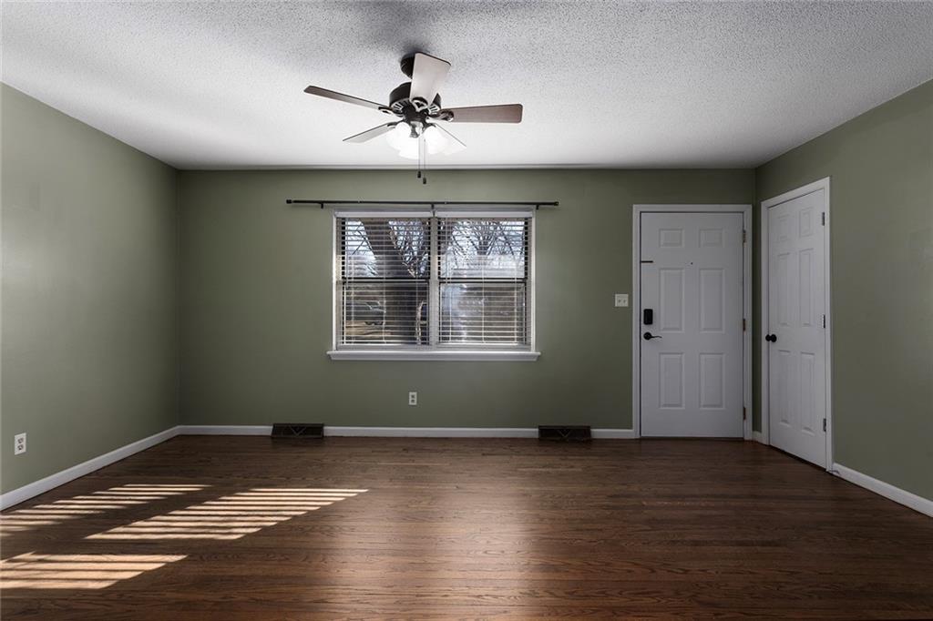 902 Southwest Locust Street Oak Grove, MO 64075 - Photo 6 of 40