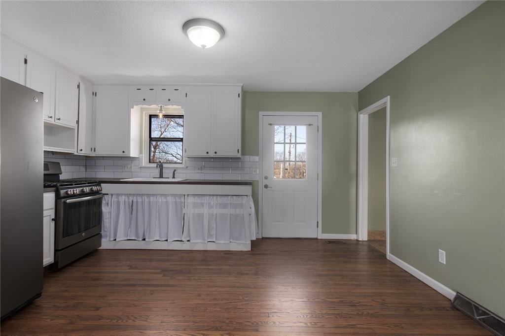 902 Southwest Locust Street Oak Grove, MO 64075 - Photo 8 of 40