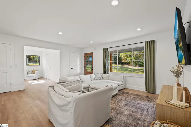 $434,999 | 824 Cumberland Drive, Greer, SC 29651