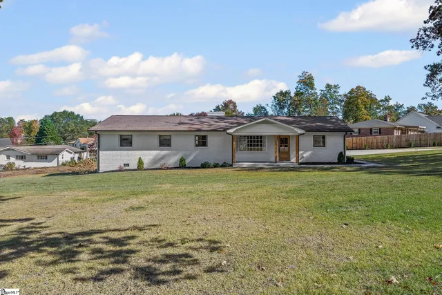 $434,999 | 824 Cumberland Drive, Greer, SC 29651