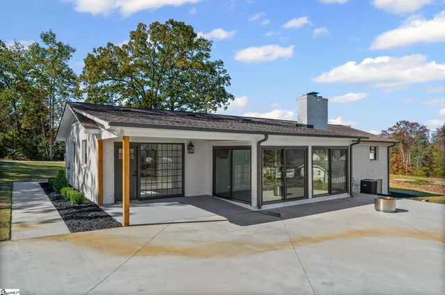 $434,999 | 824 Cumberland Drive, Greer, SC 29651