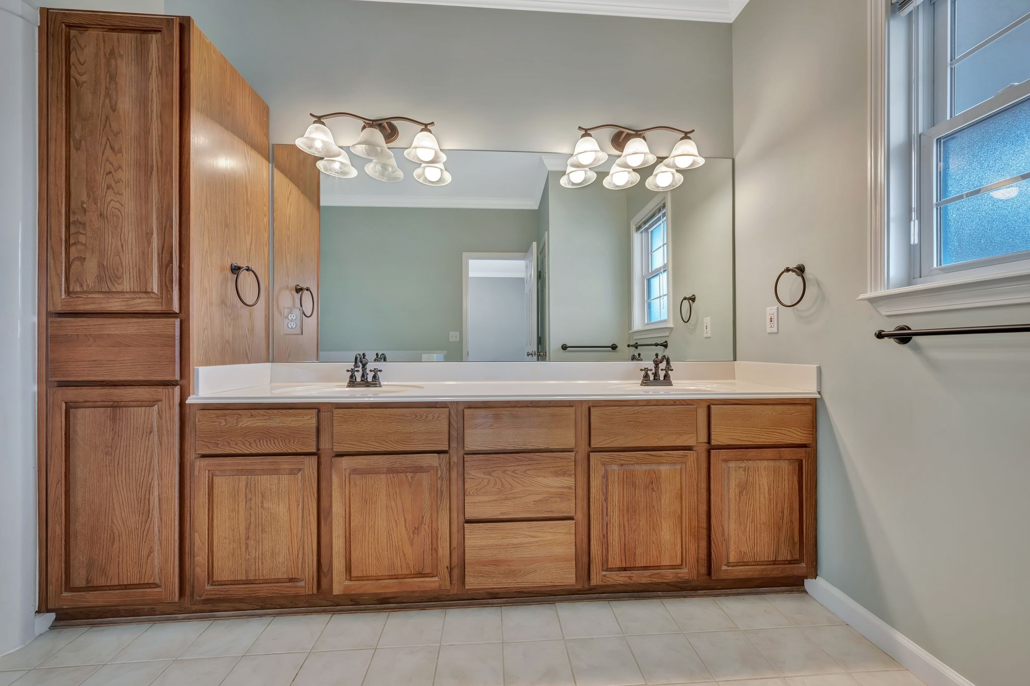 1576 Old Hillsboro Road Franklin, TN 37069 - Photo 26 of 57 a bathroom with a double vanity sink and a mirror