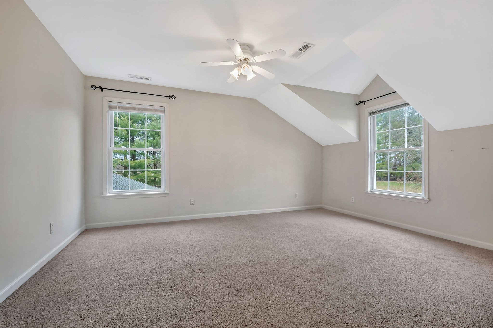 1576 Old Hillsboro Road Franklin, TN 37069 - Photo 36 of 57 an empty room with windows and closet