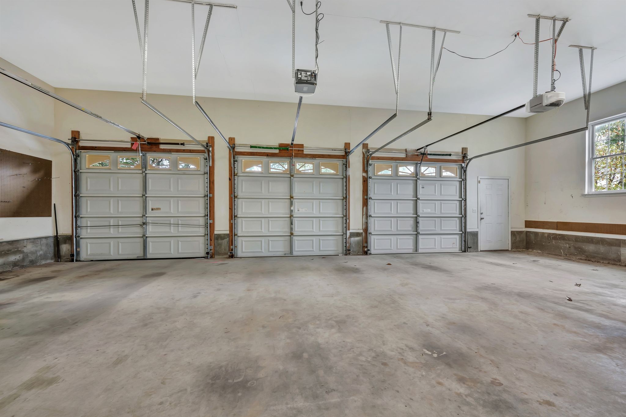 1576 Old Hillsboro Road Franklin, TN 37069 - Photo 49 of 57 a view of a garage