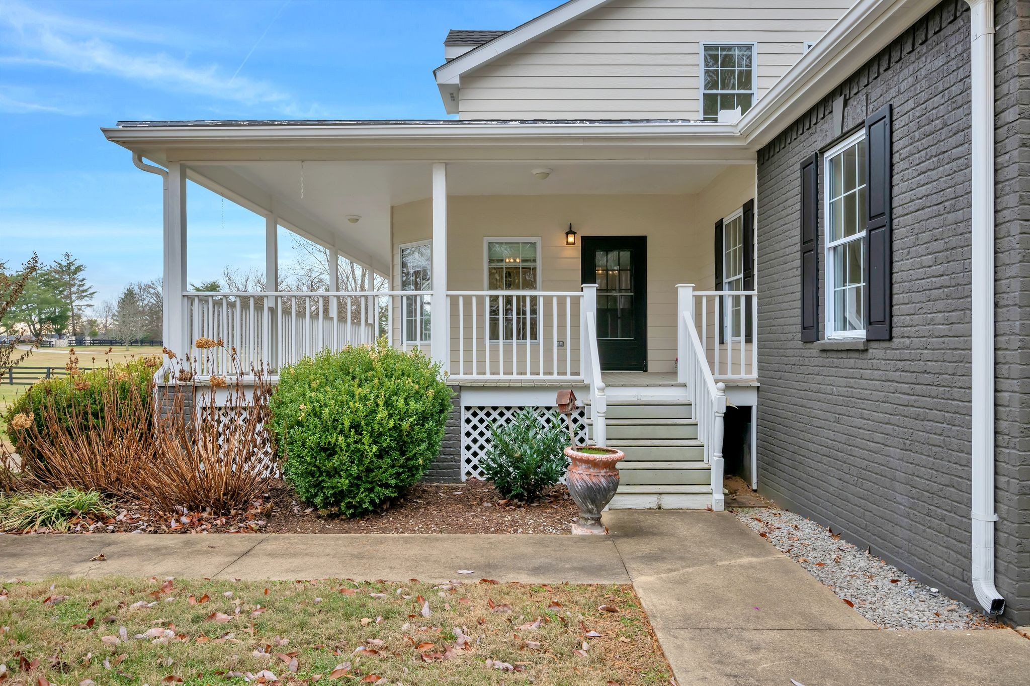 1576 Old Hillsboro Road Franklin, TN 37069 - Photo 5 of 57 a front view of a house