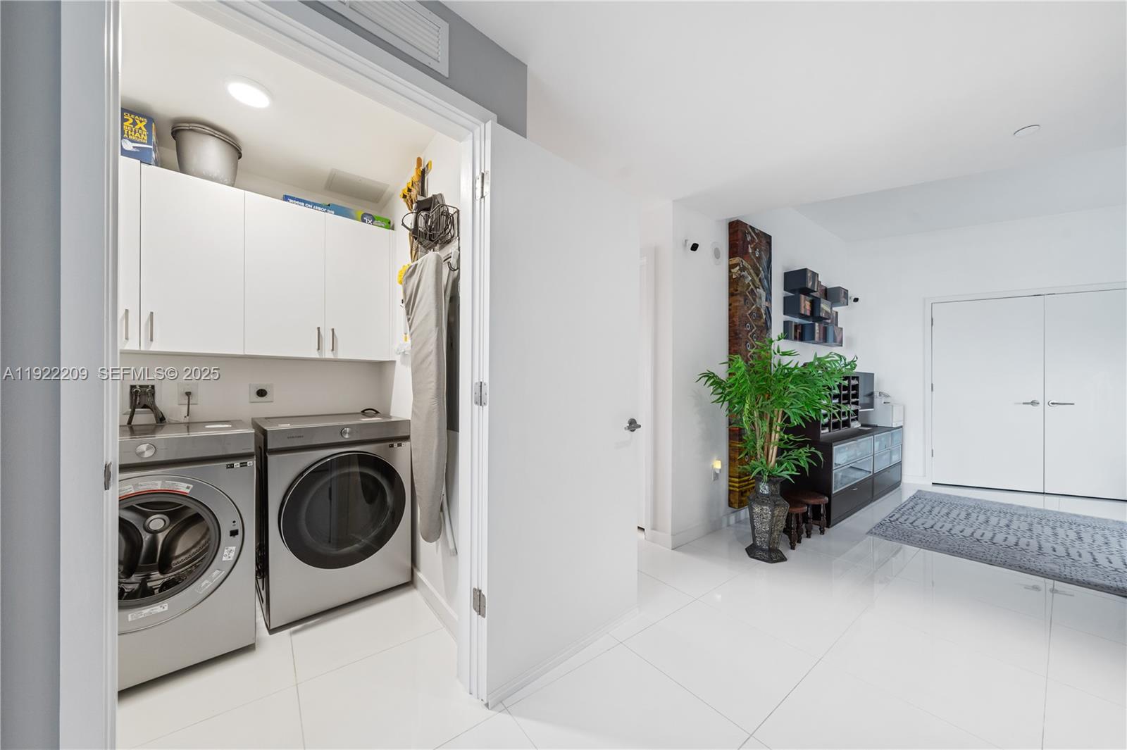 851 Northeast 1st Avenue, Unit 3911 Miami, FL 33132 - Photo 35 of 75 a utility room with sink dryer and washer