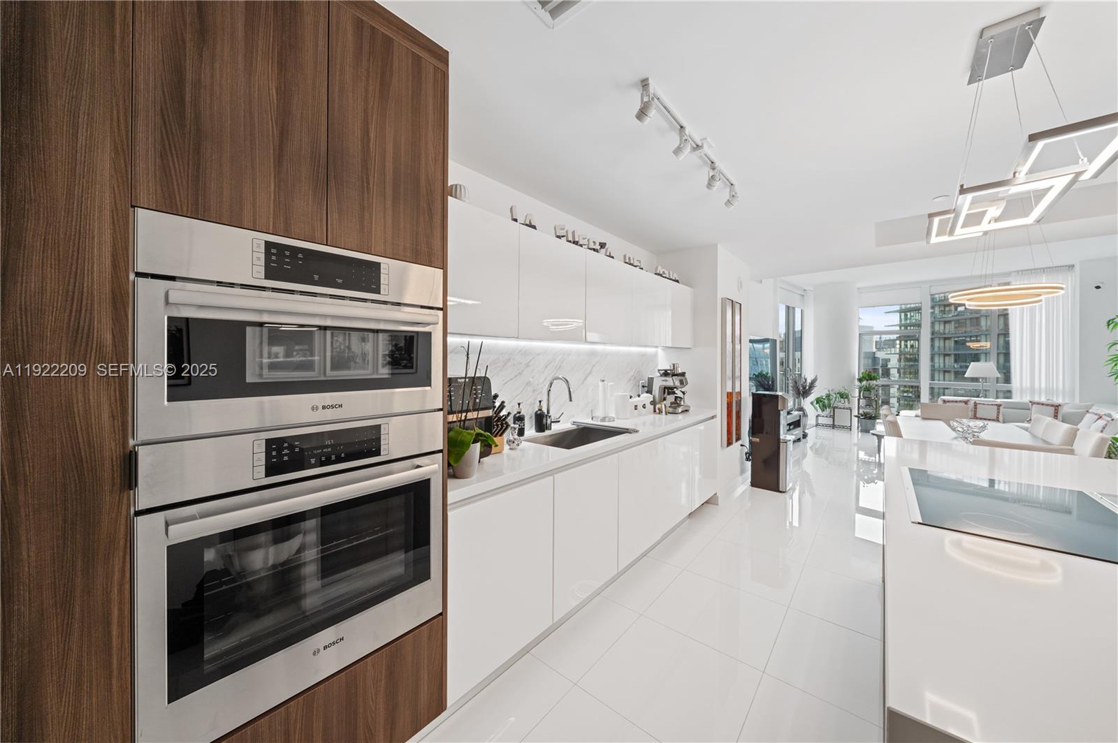 851 Northeast 1st Avenue, Unit 3911 Miami, FL 33132 - Photo 7 of 75