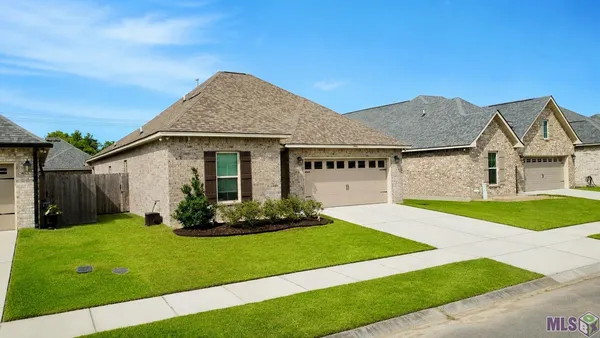 $359,900 | 1042 Elliston Drive, Gonzales, LA 70737