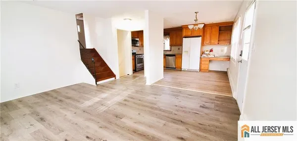 $3,700 | 40 Beverly Avenue, Somerset, NJ 08873
