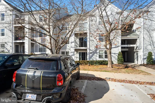 $359,999 | 10007 Vanderbilt Circle, Unit 7, Rockville, MD 20850