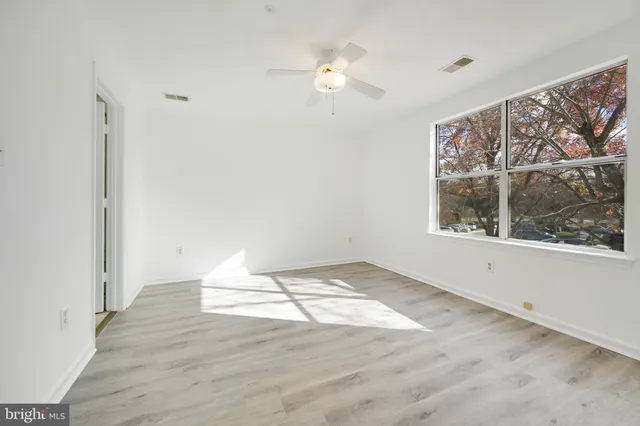 $359,999 | 10007 Vanderbilt Circle, Unit 7, Rockville, MD 20850