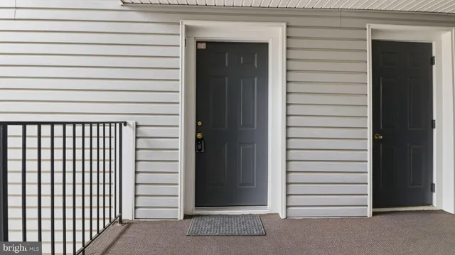 $359,999 | 10007 Vanderbilt Circle, Unit 7, Rockville, MD 20850