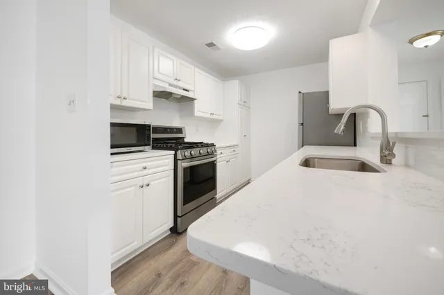 $359,999 | 10007 Vanderbilt Circle, Unit 7, Rockville, MD 20850