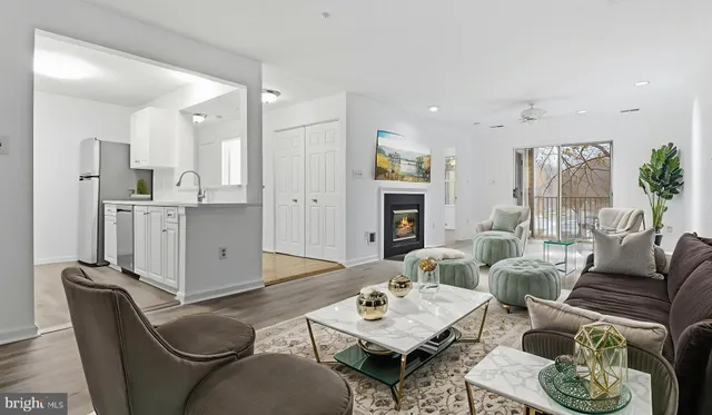 $359,999 | 10007 Vanderbilt Circle, Unit 7, Rockville, MD 20850