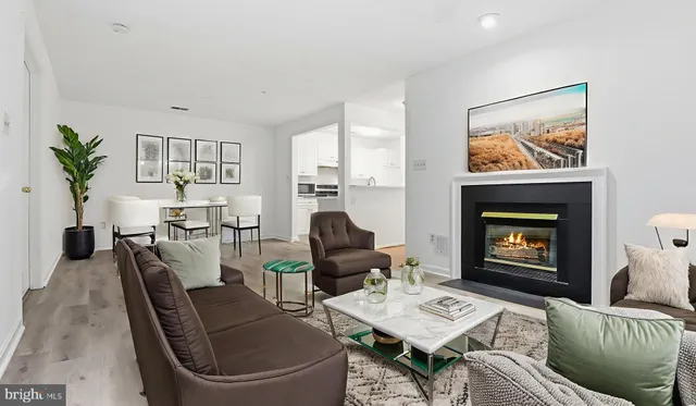 $359,999 | 10007 Vanderbilt Circle, Unit 7, Rockville, MD 20850