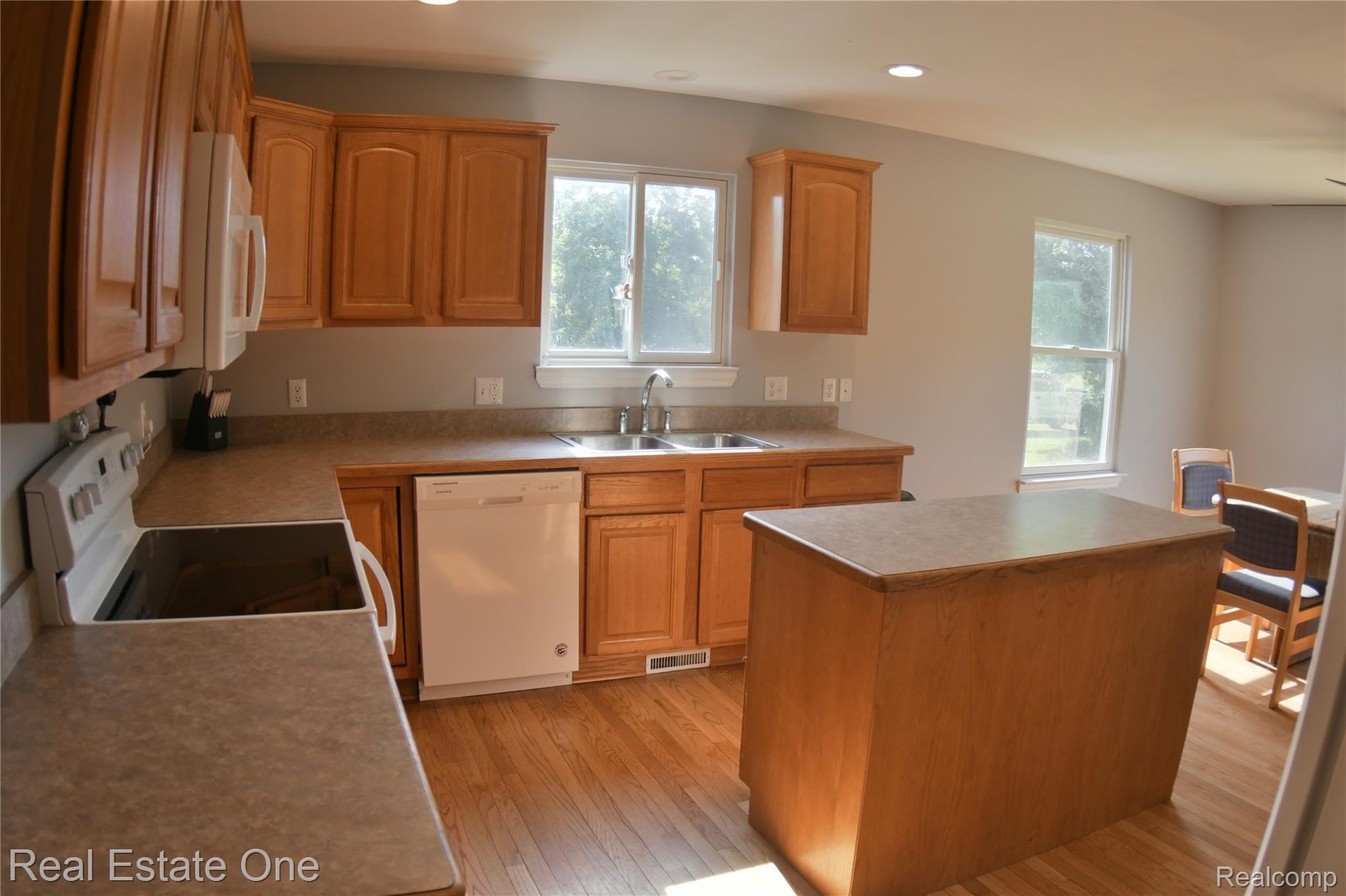 10330 County Line Road Ortonville, MI 48462 - Photo 9 of 44 DSC_1742.JPG