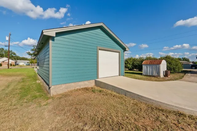 $295,000 | 710 Fallen Oak Drive, Bertram, TX 78605