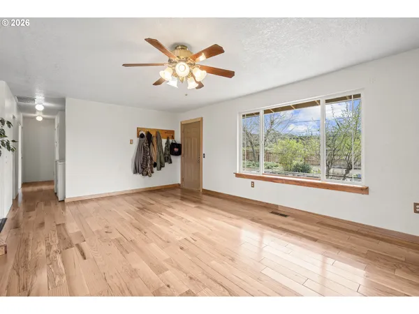 $449,000 | 8775 Fort Hill Road, Willamina, OR 97396