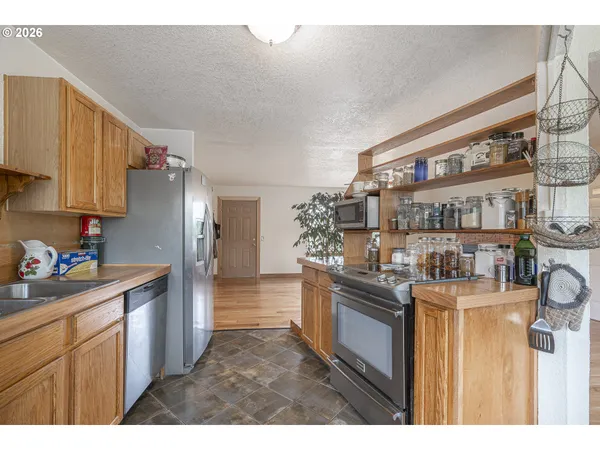 $449,000 | 8775 Fort Hill Road, Willamina, OR 97396