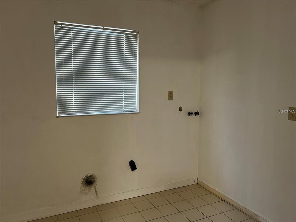 1201 Wolverine Trail Winter Springs, FL 32708 - Photo 25 of 29 a view of a small space with a window