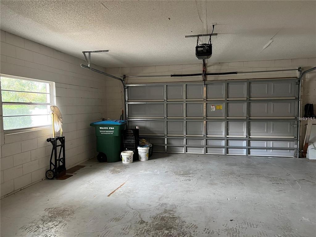 1201 Wolverine Trail Winter Springs, FL 32708 - Photo 26 of 29 a view of a garage