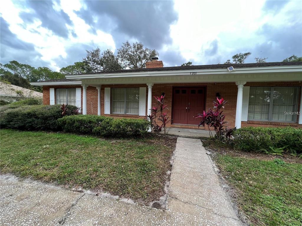 1201 Wolverine Trail Winter Springs, FL 32708 - Photo 3 of 29 front view of a house with a porch