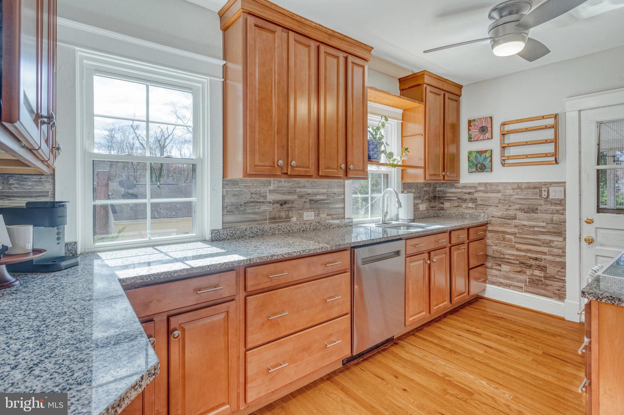 19310 Weaver Road Triangle, VA 22172 - Photo 15 of 43 Updated Kitchen; New Dishwasher