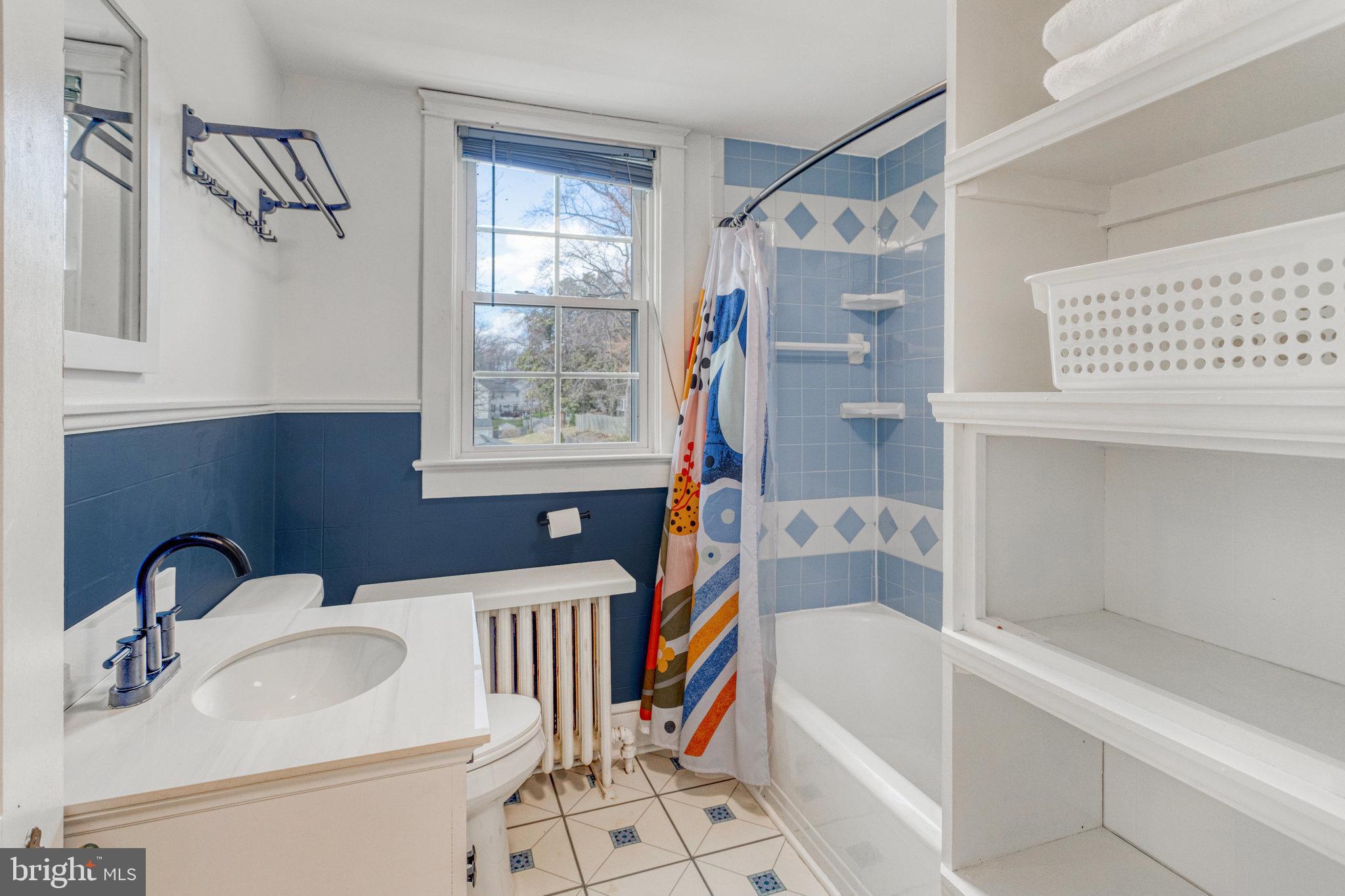19310 Weaver Road Triangle, VA 22172 - Photo 27 of 43 Upper Level Hall Bath