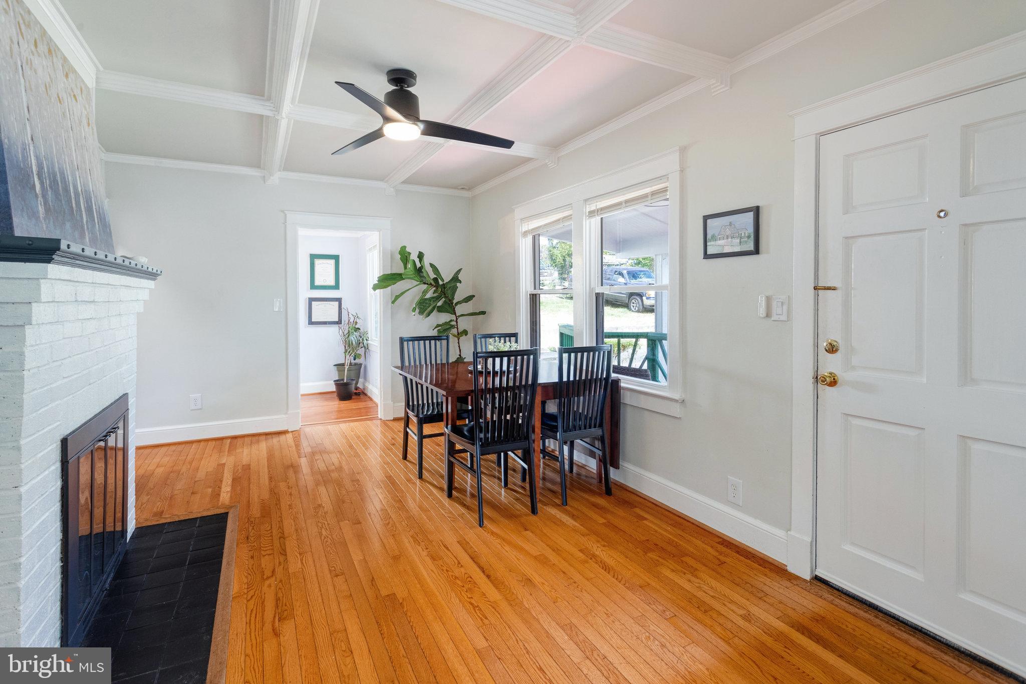 19310 Weaver Road Triangle, VA 22172 - Photo 6 of 43 Welcoming Space Inside the Front Door!