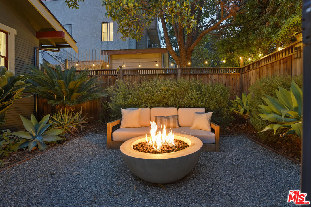 337 Cherry Avenue Long Beach, CA 90802 - Photo 47 of 52 a backyard of a house with table and chairs