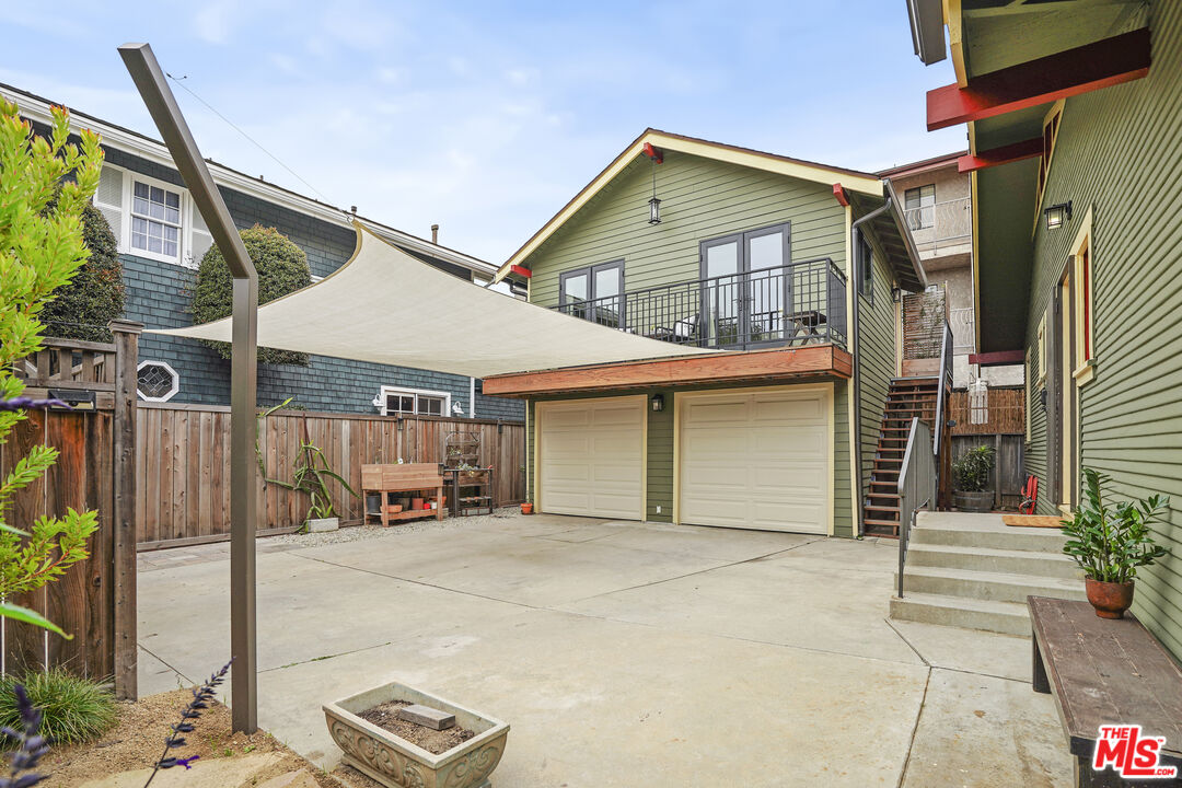 337 Cherry Avenue Long Beach, CA 90802 - Photo 6 of 52 a view of a house with a patio